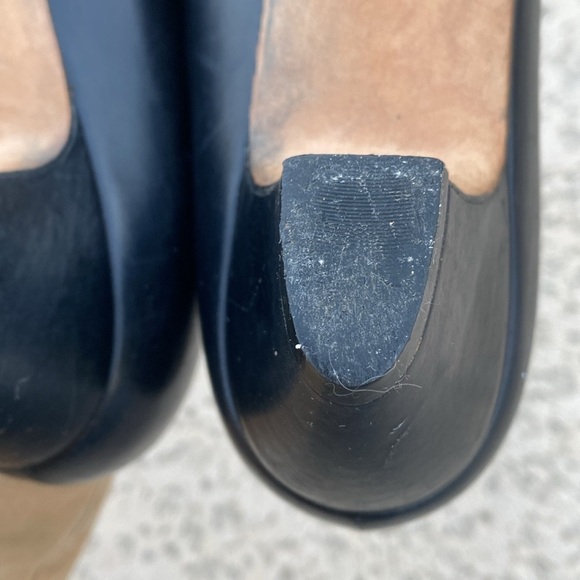 Salvatore Ferragamo bow pumps with snakeskin texture and brass hardware 5.5 B - Picture 14 of 14